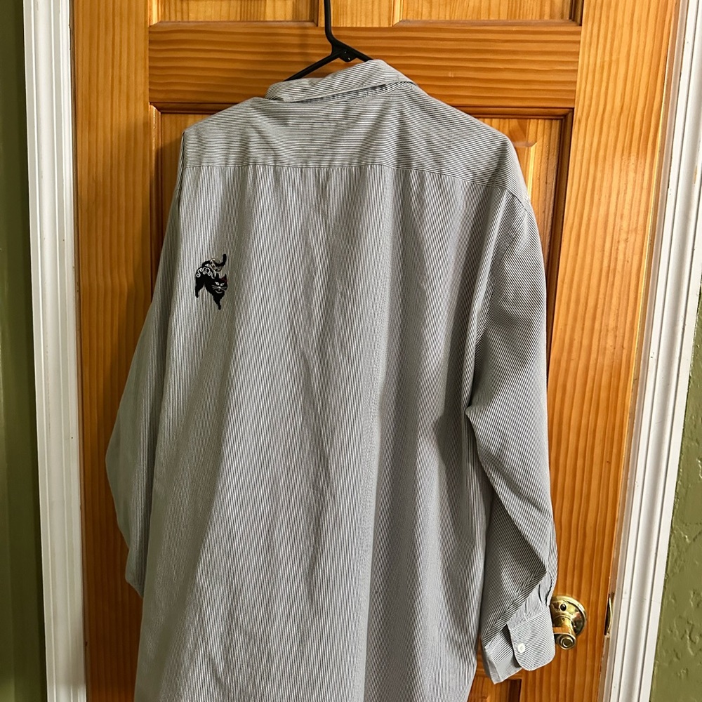 Gray Cat Embroidered Button Down Shirt - Picture 4 of 5